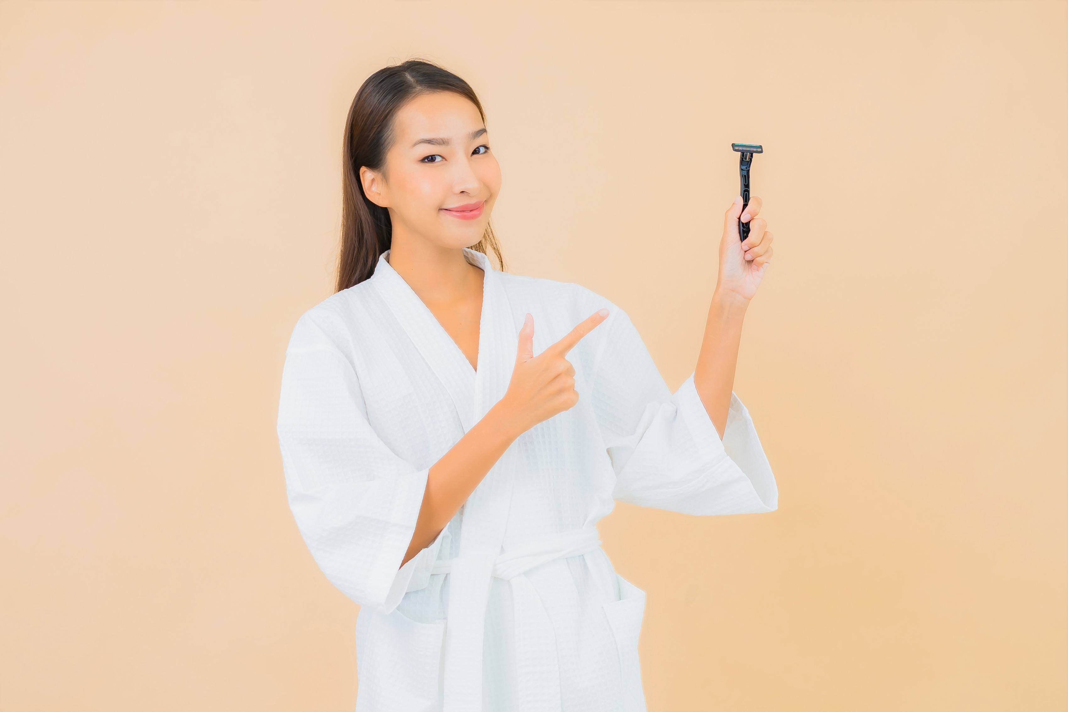 The Ultimate Guide to Face Shaving for Women