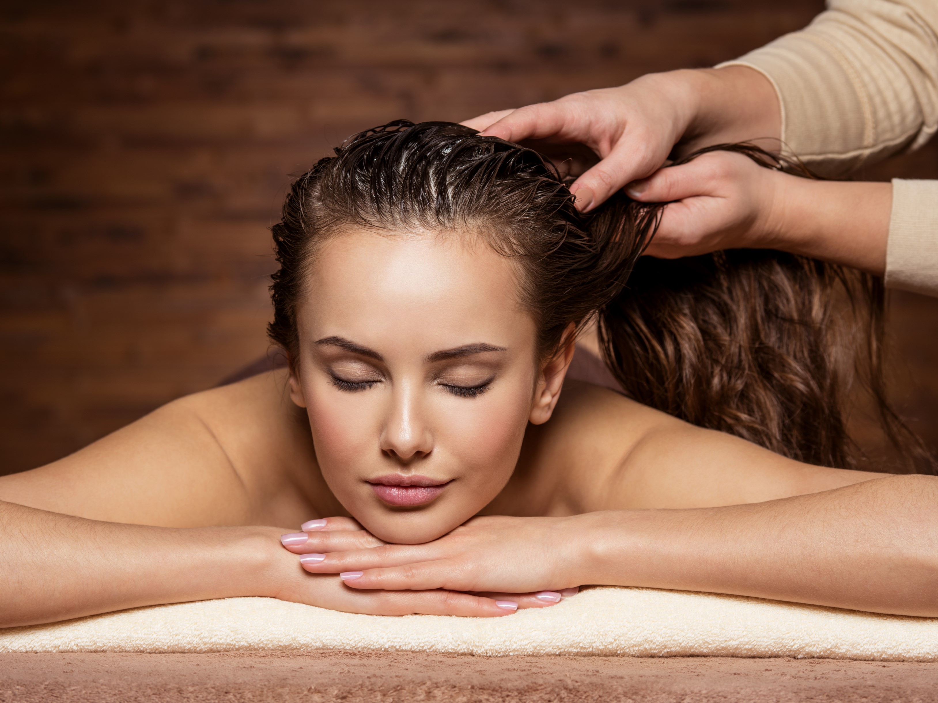 5 Signs that show your hair needs a Spa - Wellnessta