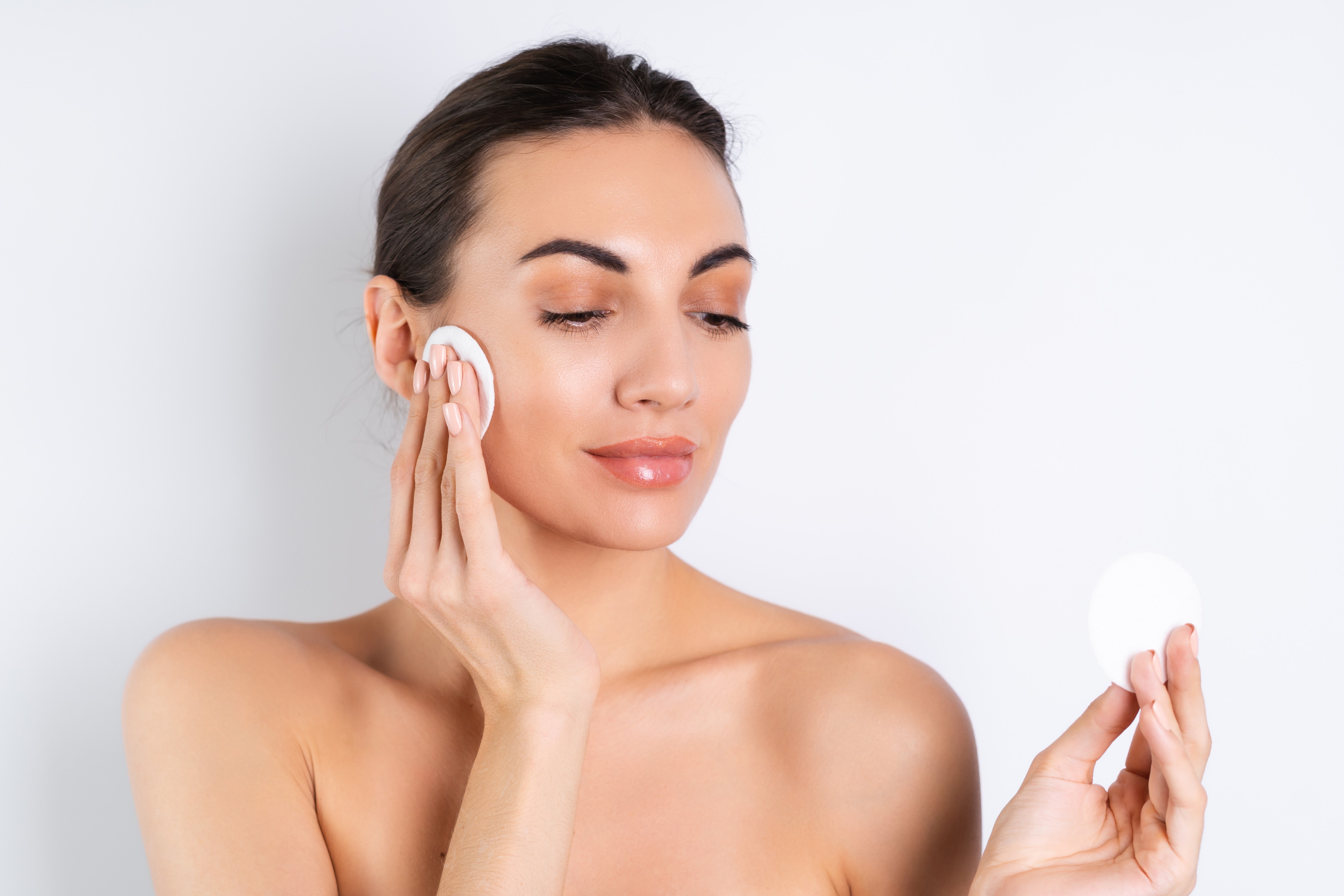 Why makeup removal is essential – Tips for cleansing before you sleep